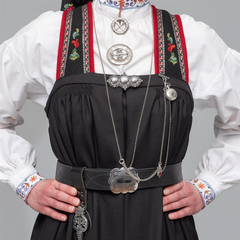 Arzamaslik qizlarning uy qurilishi yalangoch fotosuratlari